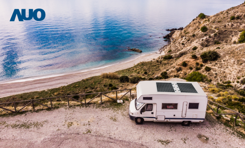 「可撓輕量化太陽光電板SunCurva」使用輕量特殊耐候型複合板取代傳統太陽能板的玻璃前板，不僅降低70%重量，每米平方僅3Kg；具有抗衝擊性能及通過電磁相容性測試，可應用於交通運輸工具，如露營車、遊艇等